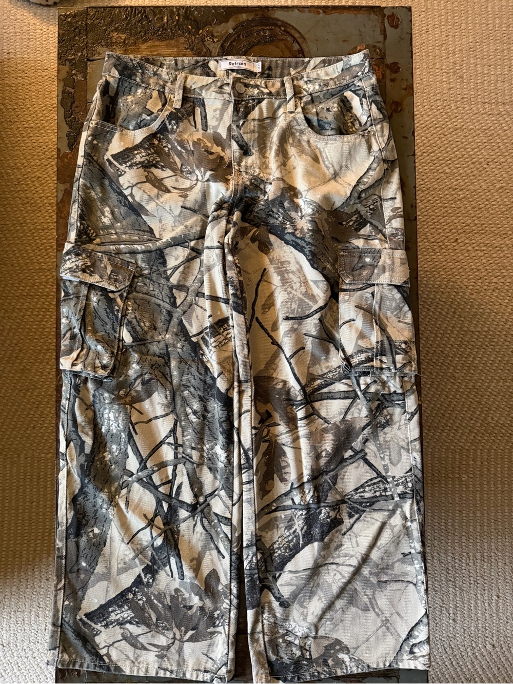 Refrain Los Angeles Wide Leg Cargo Camo Pants in Green